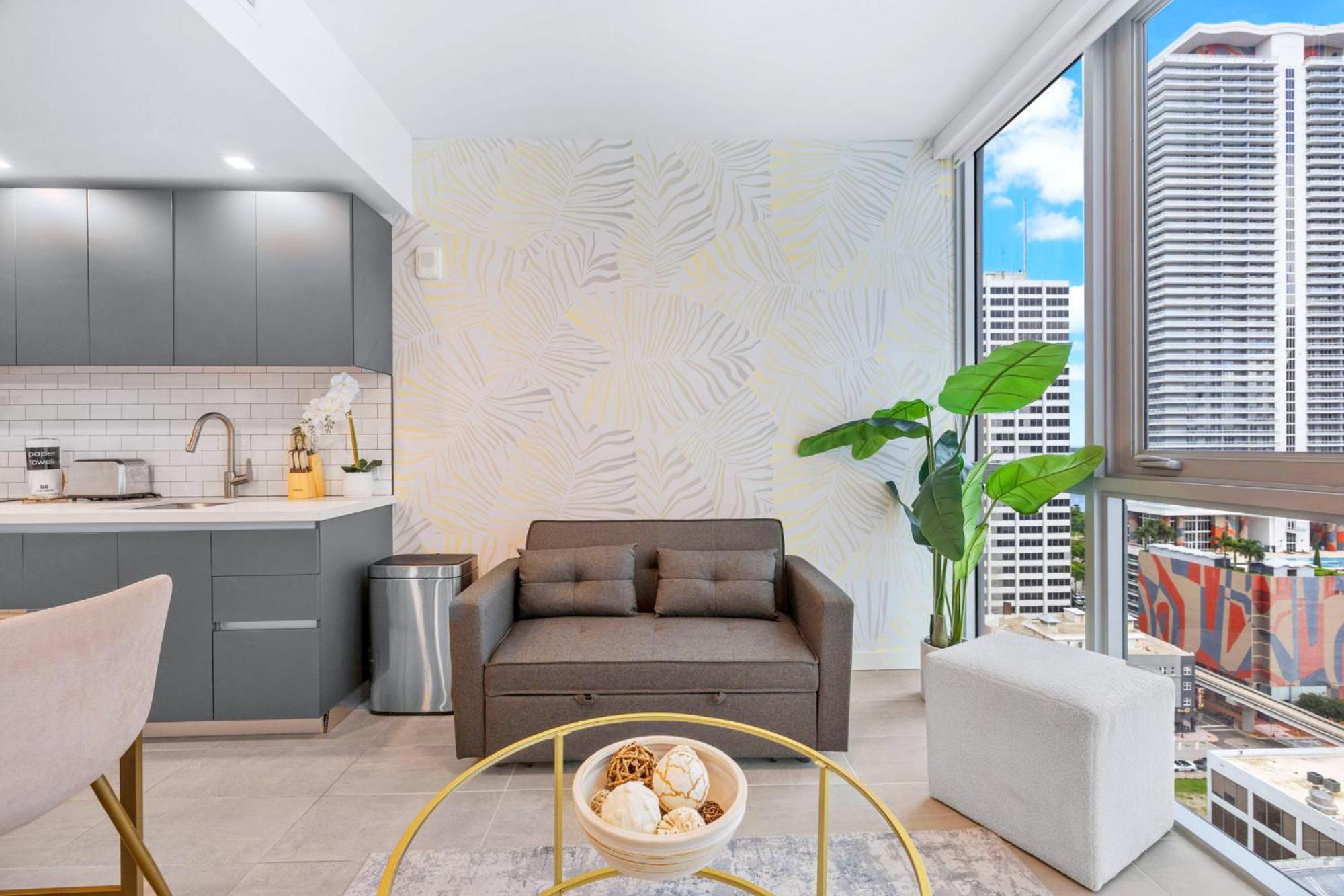 Apartment Modern Comfort By The Beautiful Bay *
