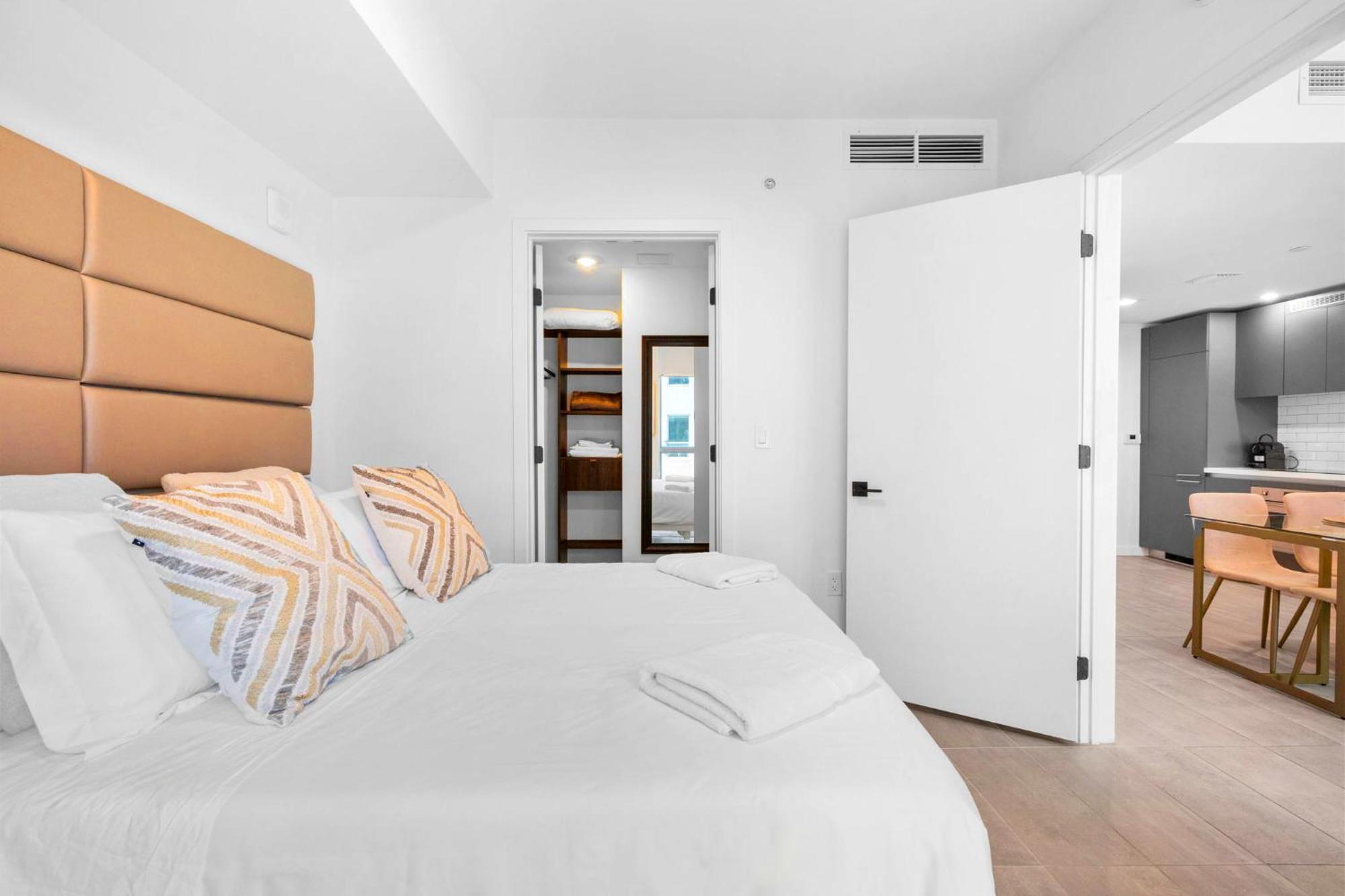 Modern Comfort By The Beautiful Bay