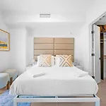 Modern Comfort By The Beautiful Bay