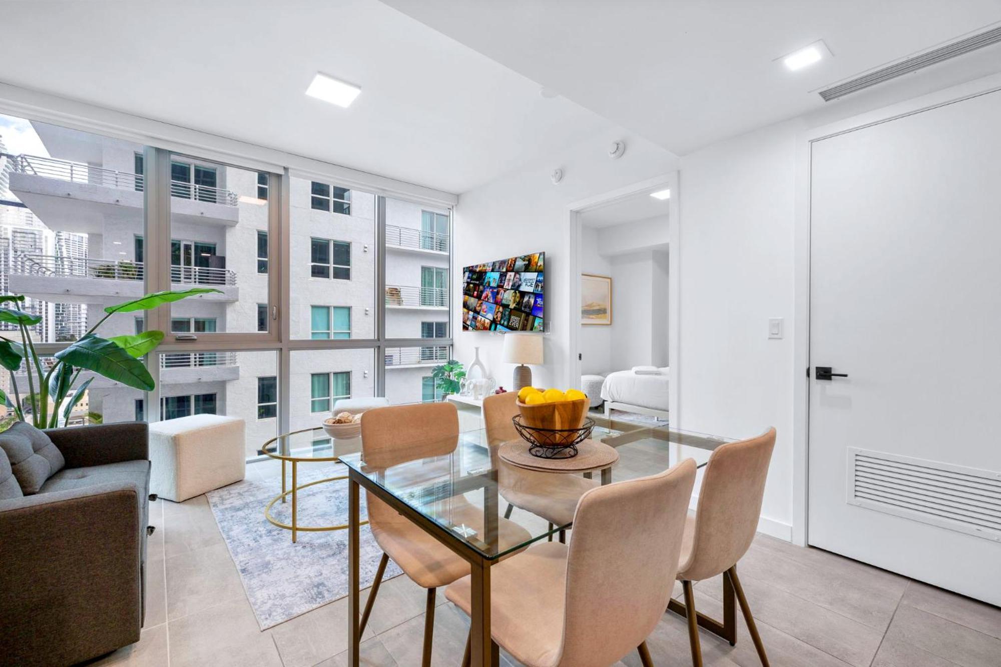Modern Comfort By The Beautiful Bay *
