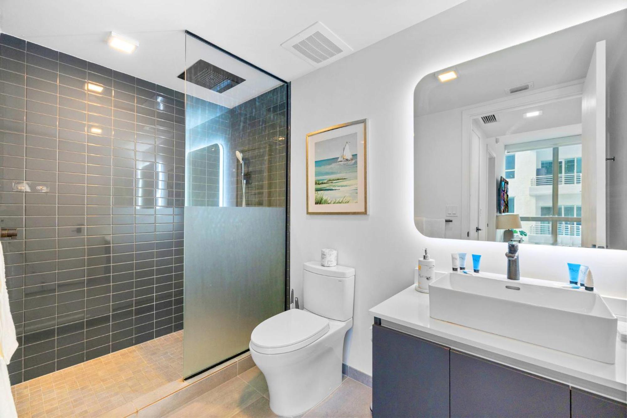 Modern Comfort By The Beautiful Bay Appartement